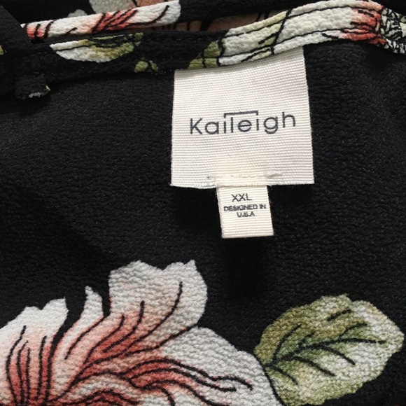 Kaileigh black floral top -2XL - Picture 3 of 3